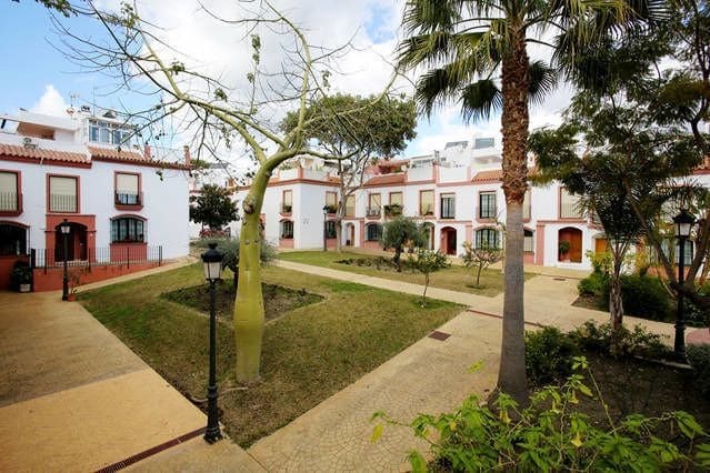 Hospederia V Centenario Estepona Exterior photo